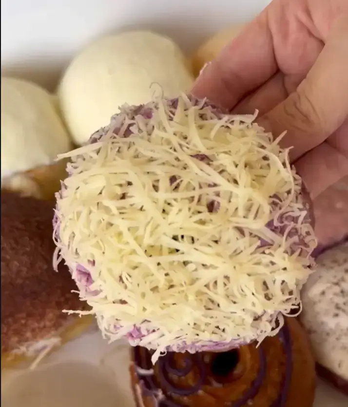 Filosofi Ubi Ungu: DNA Donat Mochi Premium CloudCakes